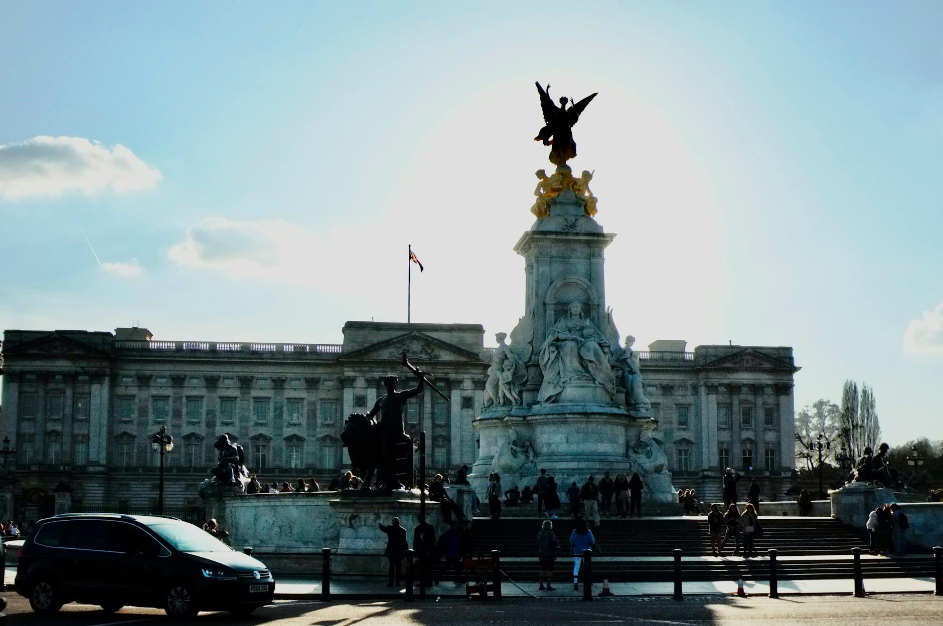 buckingham palace with victoria memorial in view